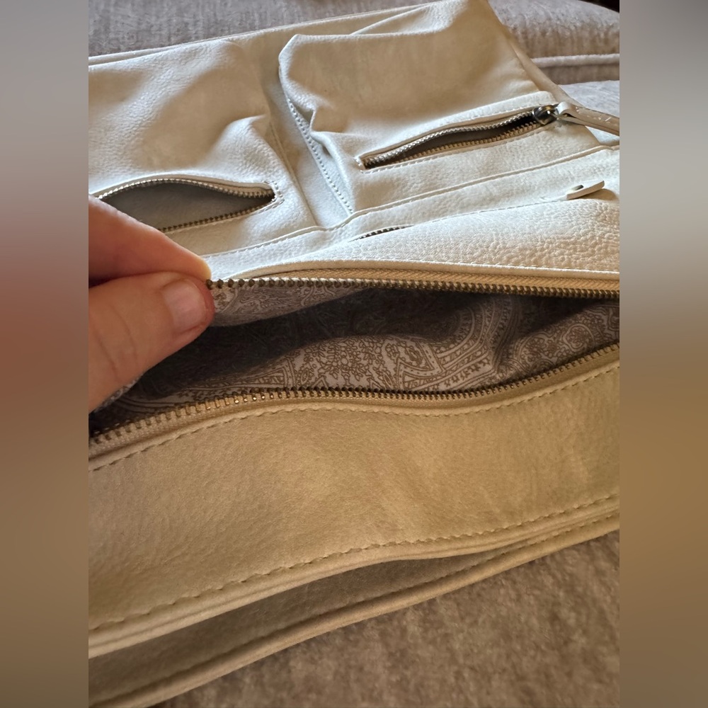 Shiraleah Cream Vegan Leather Shoulder Bag with Practical Design - Picture 4 of 12